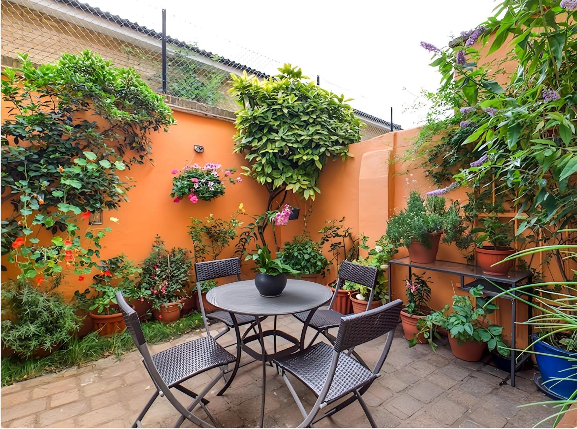 The Clapham With Private Patio Apartament