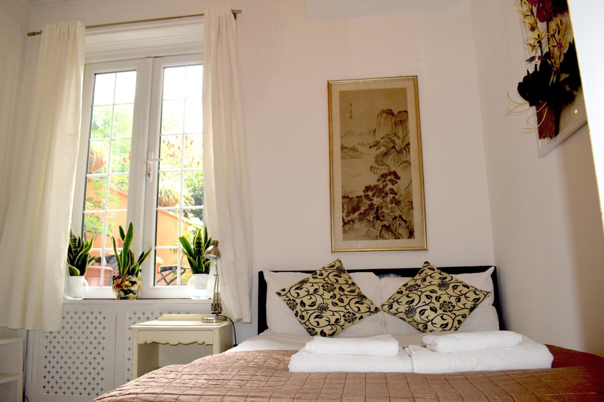 The Clapham With Private Patio Apartament